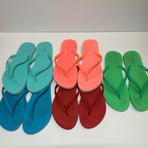 lot of  flip flop sandals